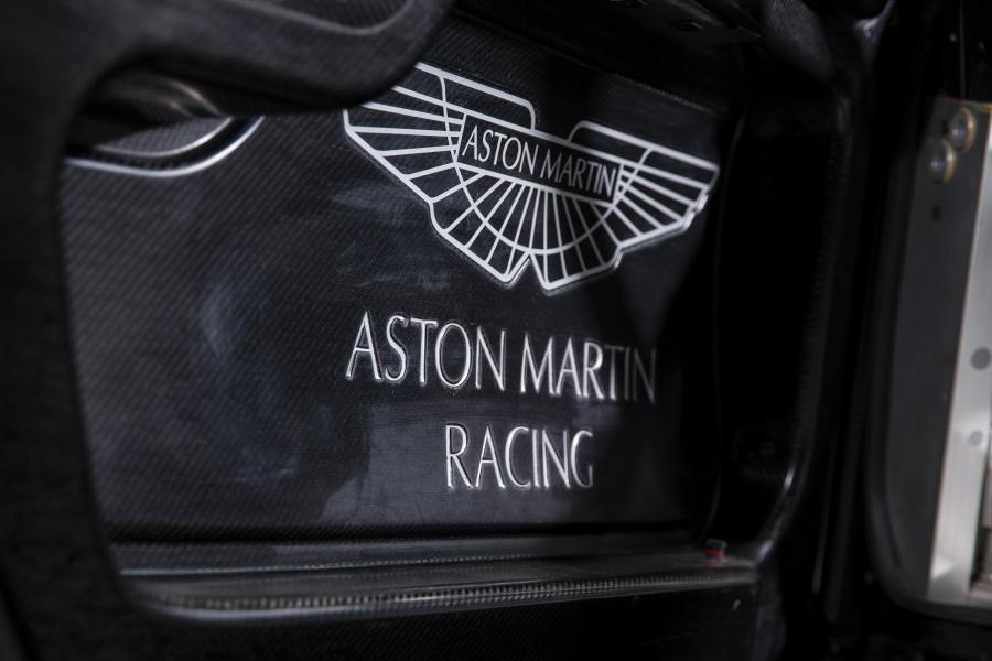 Логотип Aston Martin DBR9 2005 года  (фото 22 из 60)